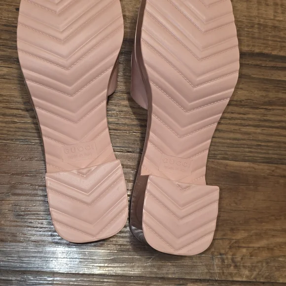 Gucci Women's Pink Slide Sandals - Picture 3 of 5